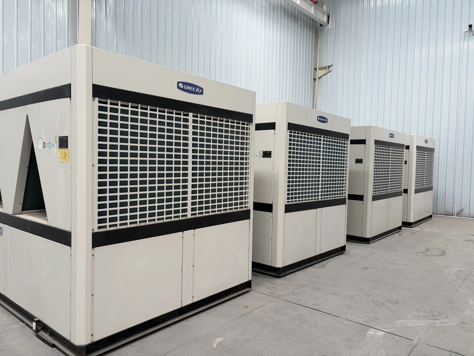 Gree LSQWRF325M/NaD modular air-cooled heat pump chiller, Unit 0613242000095