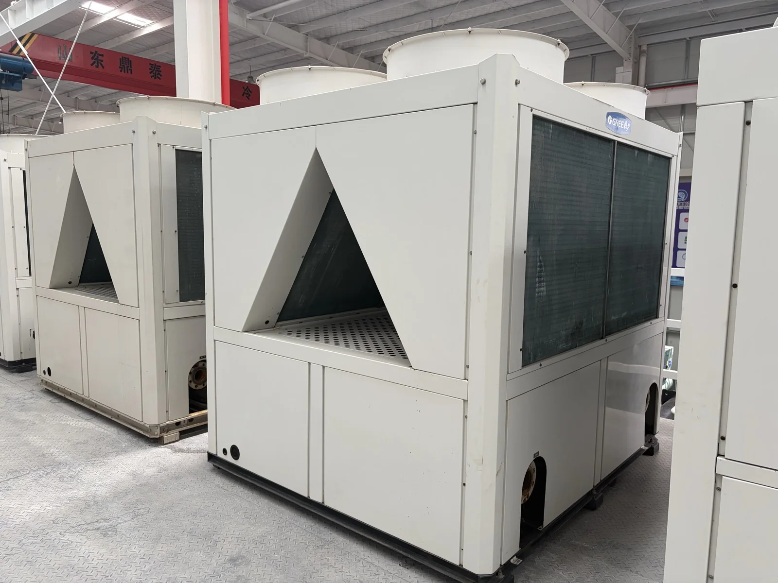 Gree LSQWRF130M/NaE modular air-cooled heat pump chiller, Unit 135621710285
