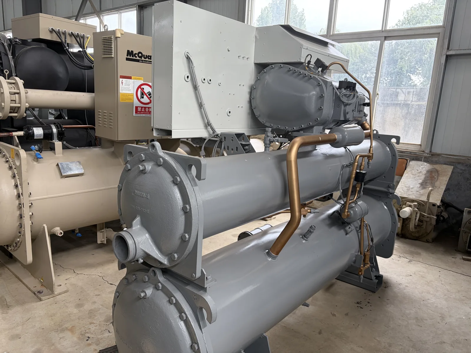 Used Carrier 30HXY110 Water-Cooled Screw Chiller – 335 kW - Image 2