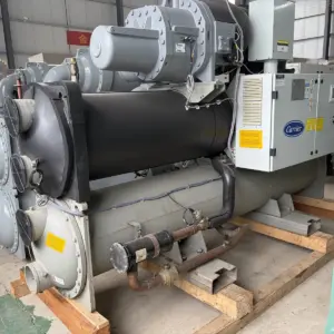 Used Carrier 30XW0622 625.9 kW water-cooled screw chiller