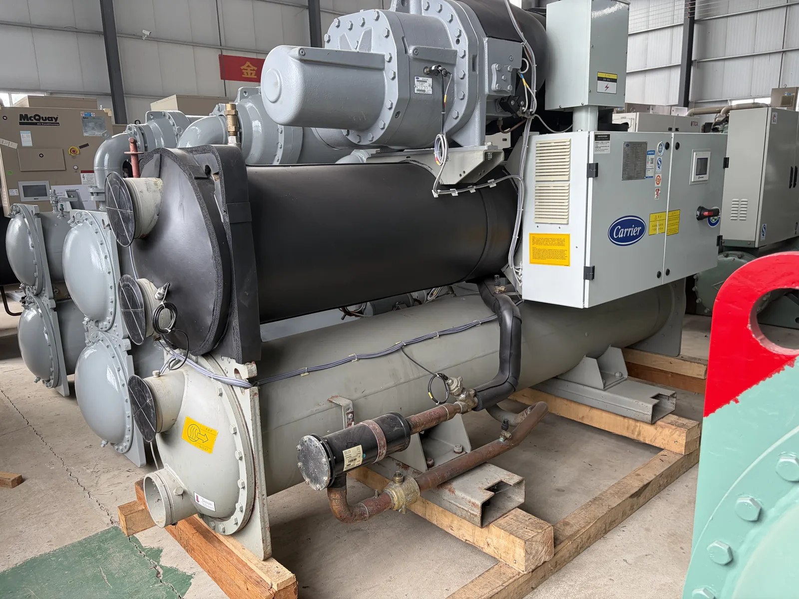 Used Carrier 30XW0622 625.9 kW water-cooled screw chiller