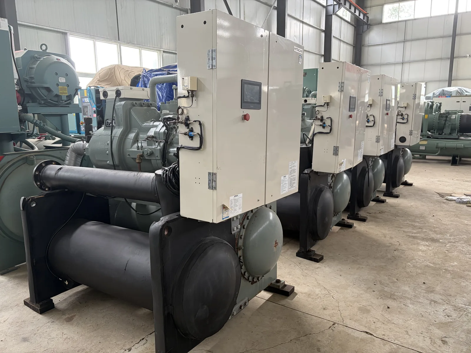 Used HITACHI RCU220WHZ-E 713 kW semi-hermetic screw chiller